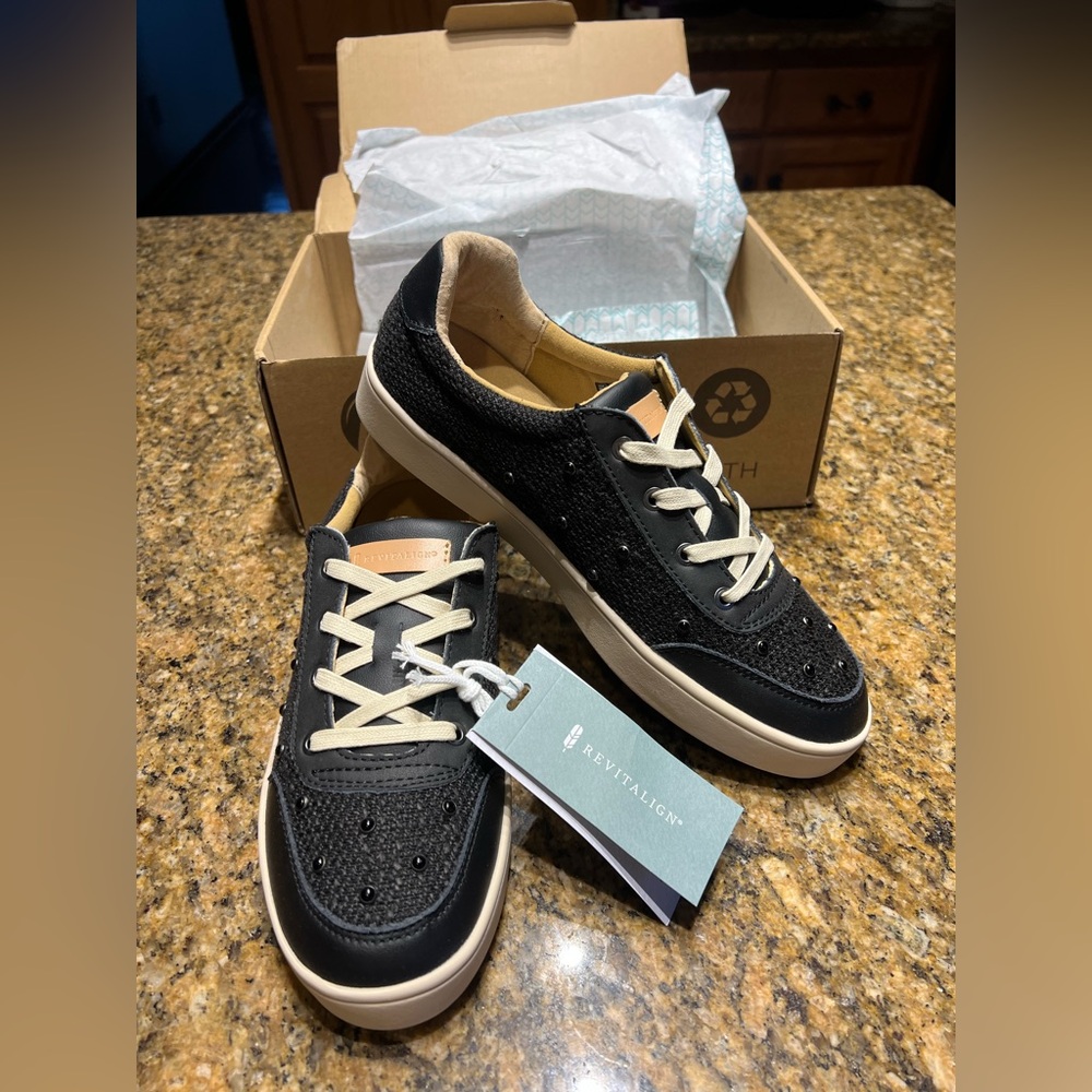 REVITALIGN Black and Cream Casual Sneakers